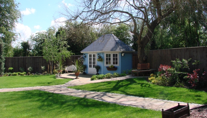 Curved wall to lawn edge